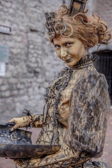 Театр ”Галатея” на ”Statues En Marche ”