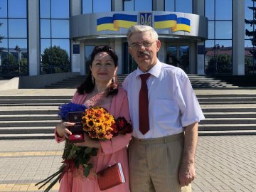 ВИВЧИЛА УКРАЇНСЬКУ МОВУ, БО ДУЖЕ ЛЮБИЛА СВОГО ЧОЛОВІКА