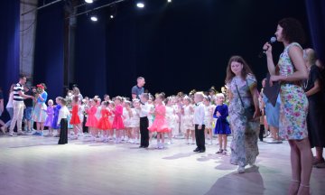Яскраво та енергійно відзвітував народний ансамбль бального танцю «Флеш»