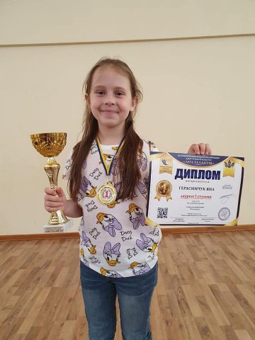 Солістка зразкового естрадного хору ”Dar&b” перемогла в ”Лізі Талантів”