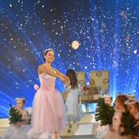 У міському палаці культури - святковий салют, театр живих скульптур і ”Лускунчик”
